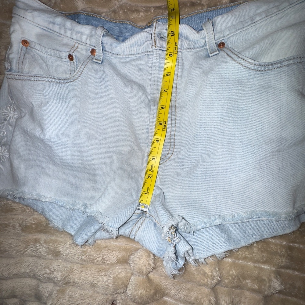 Levi’s 501 Jean Cut Off Jean Shorts With White Embroidered Sides Women 33 or 12‌ - Picture 9 of 10